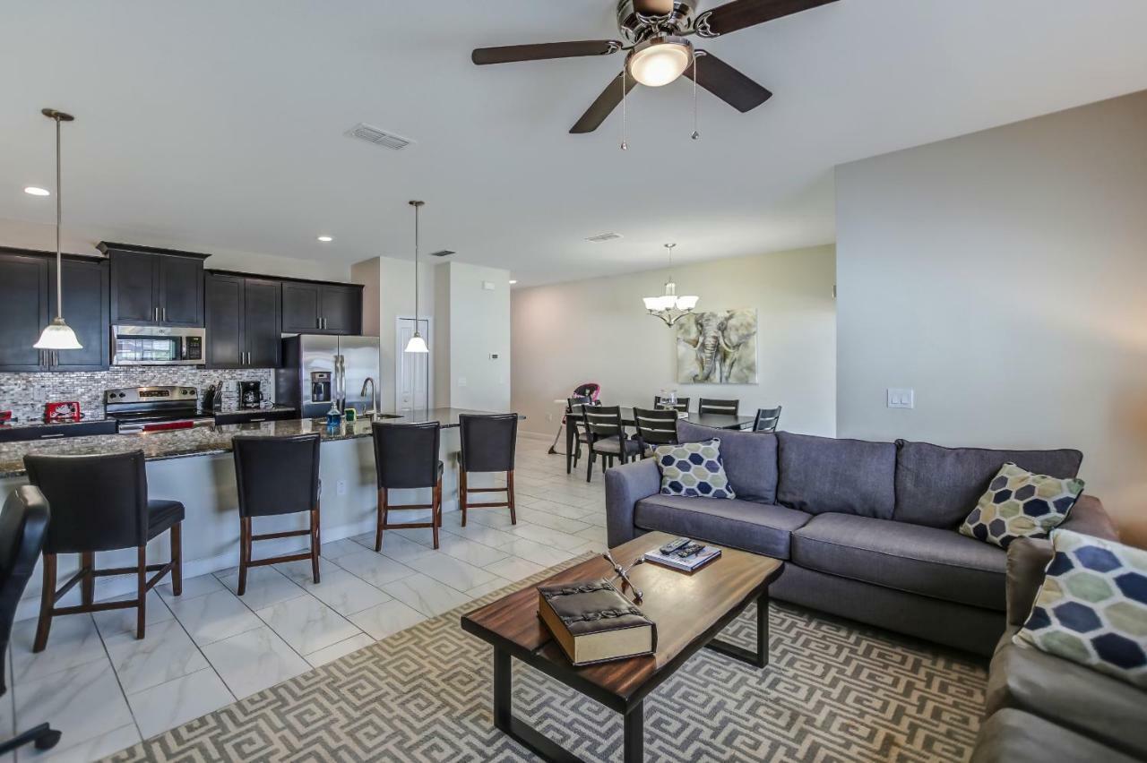 C - New 4 Bedroom Home - 5 Miles To Disney - Free Water Park - Private Pool キシミー エクステリア 写真