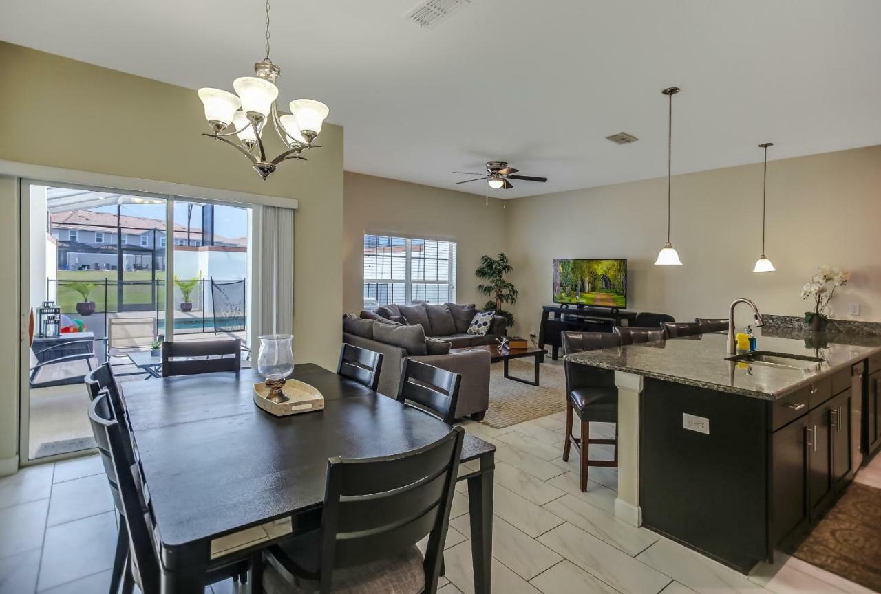 C - New 4 Bedroom Home - 5 Miles To Disney - Free Water Park - Private Pool キシミー エクステリア 写真